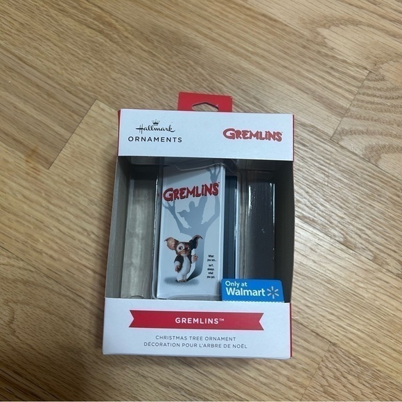 Hallmark Gremlins VHS Retro Inspired Christmas Ornament NEW - Picture 2 of 3